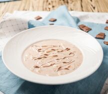 Молочный суп с шоколадным ганашем