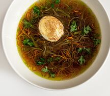 Домашняя лапша с куриной ножкой