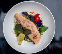 Стейк из семги с птитимом                     