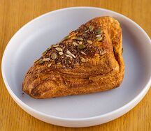 Слойка с курицей и грибами в соусе бешамель