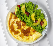 Омлет с обжаренным сочным томатом