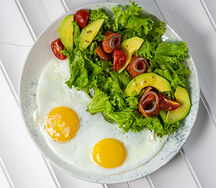 Яичница с семгой фирменного посола