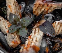 Мидии в томатном соусе 