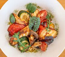 Курочка с овощами гриль