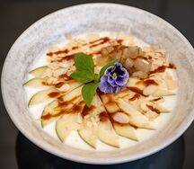 Рисовая каша на молоке с грушей