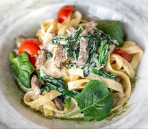 Паста с говядиной в соусе дорблю