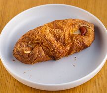 Слойка с ветчиной и сыром