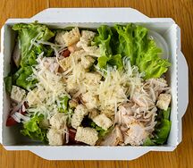 Салат Цезарь с курицей