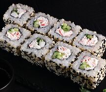 Ролл Калифорния кунжут