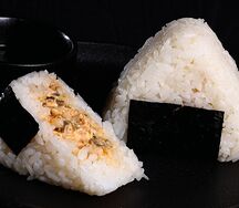 Онигири с угрем