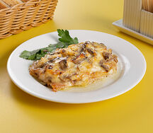 Бедро с грибами под сырной шапкой