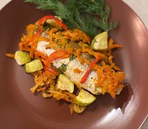 Хек, запеченный с овощами