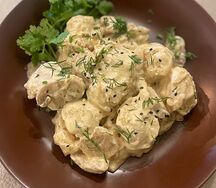 Пельмени в сливочно-грибном соусе