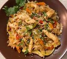 Фунчоза с овощами и куриным филе 