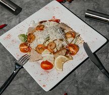 Салат Цезарь с креветками