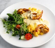 Омлет с тигровыми креветками