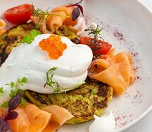 Кабачковые оладьи с лососем