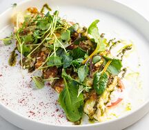 Омлет с томатами и страчателлой