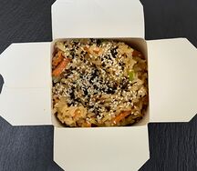 Тяхан с курицей и овощами в сливочном соусе