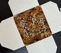 Тяхан с курицей и овощами в соусе терияки