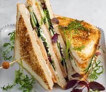 Клаб-сендвич с лососем