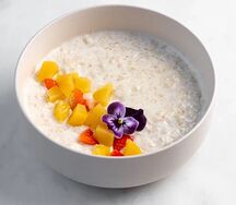 Овсяная каша с ягодами