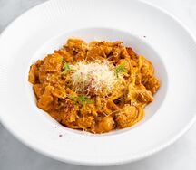 Спагетти с беконом и чоризо