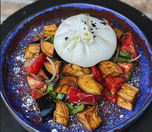 Буррата с хрустящими баклажанами