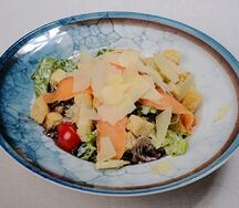 Салат Цезарь с сёмгой