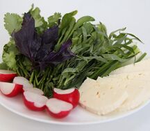 Зелень с брынзой