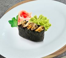 Острые суши с мидиями