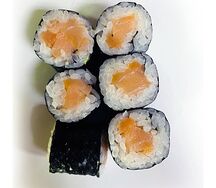 Хосомаки с лососем