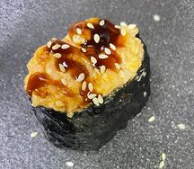 Запеченные суши с лососем