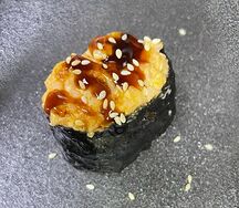 Запеченные суши с крабом