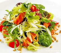 Салат теплый с крабом