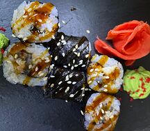 Хосомаки с угрем