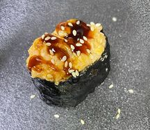 Запеченные суши с кальмаром