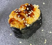 Запеченные суши с тигровой креветкой