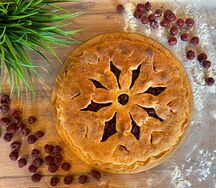 Пирог сладкий с вишней, большой