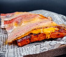 Свиные рёбрышки с сыром в беконе