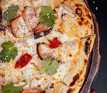 Пицца Том ям с тигровыми креветками