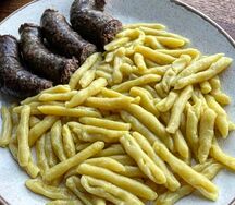 Галушки с сушеной колбасой