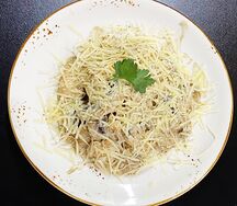 Курица с грибами и сливочным соусом