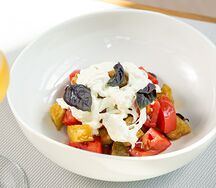 Салат с баклажанами и страчателлой