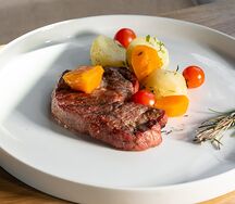 Стейк из cвинoй шеи