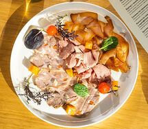 Мясные деликатесы