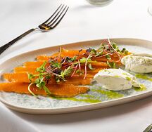 Семга слабосоленая с нежным сырным соусом