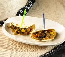 Тако с куриным филе на гриле и овощами