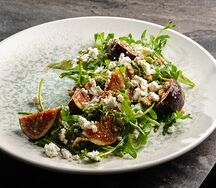 Салат с инжиром и брынзой