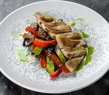 Кальмар с овощным рататуем